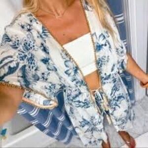 True Destinations Floral Kimono